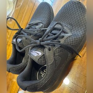 Nike mesh sneakers in like new condition!  Size 6